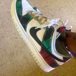 Only were them once I got the box they are plaid green and plaid red and white